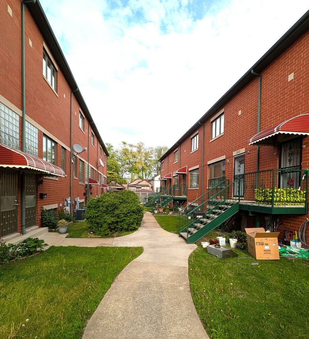 Property Photo: 2915 S Halsted Street D IL 60608
