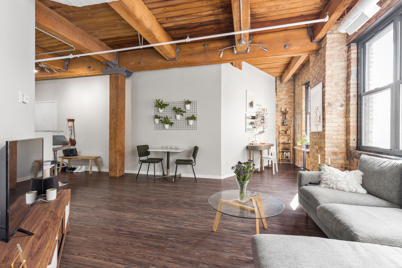 Property Photo:  225 W Huron Street 402  IL 60654 