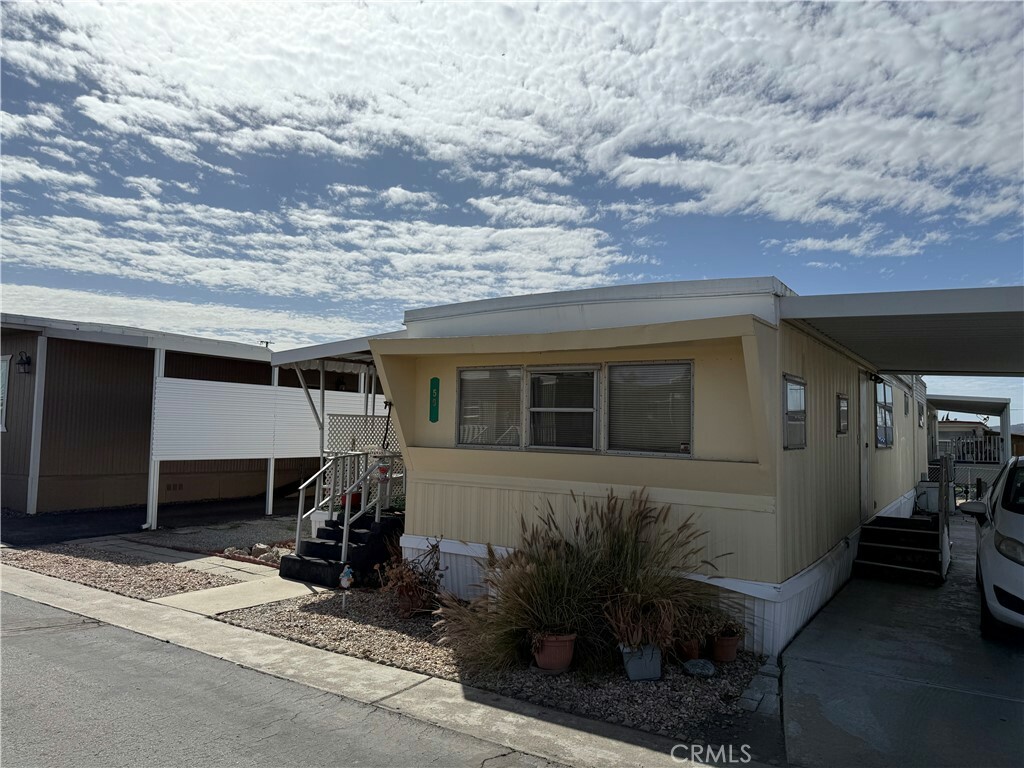 Property Photo: 260 N Lyon Avenue 59 CA 92543