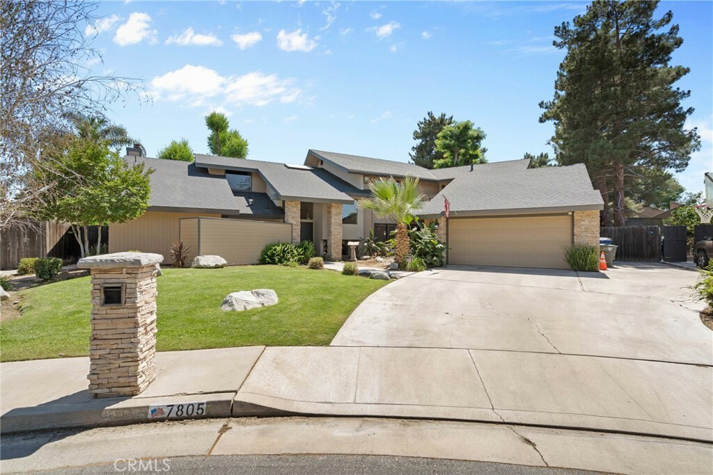 Property Photo:  7805 Buena Tierra Court  CA 93309 