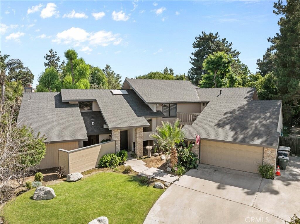 Property Photo:  7805 Buena Tierra Court  CA 93309 