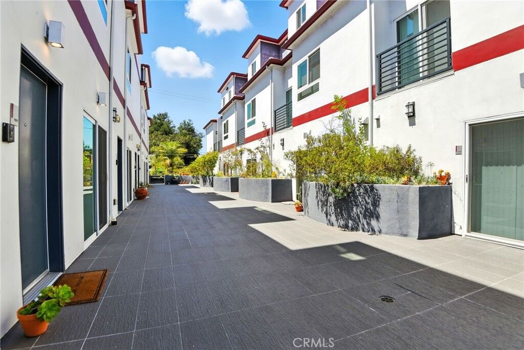 Property Photo:  4461 Tujunga Avenue 101  CA 91602 