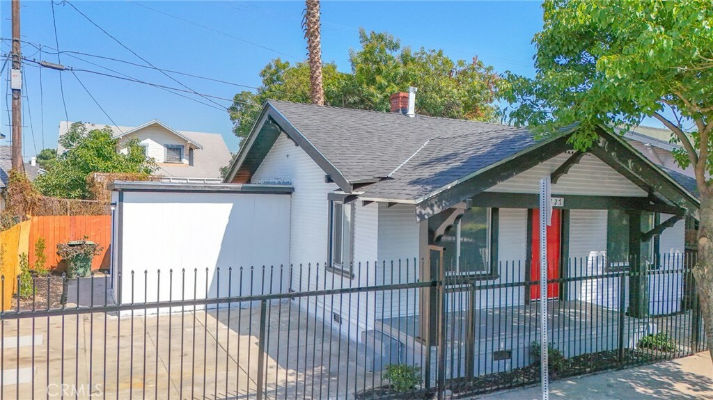 Property Photo:  1327 Exposition Boulevard  CA 90018 