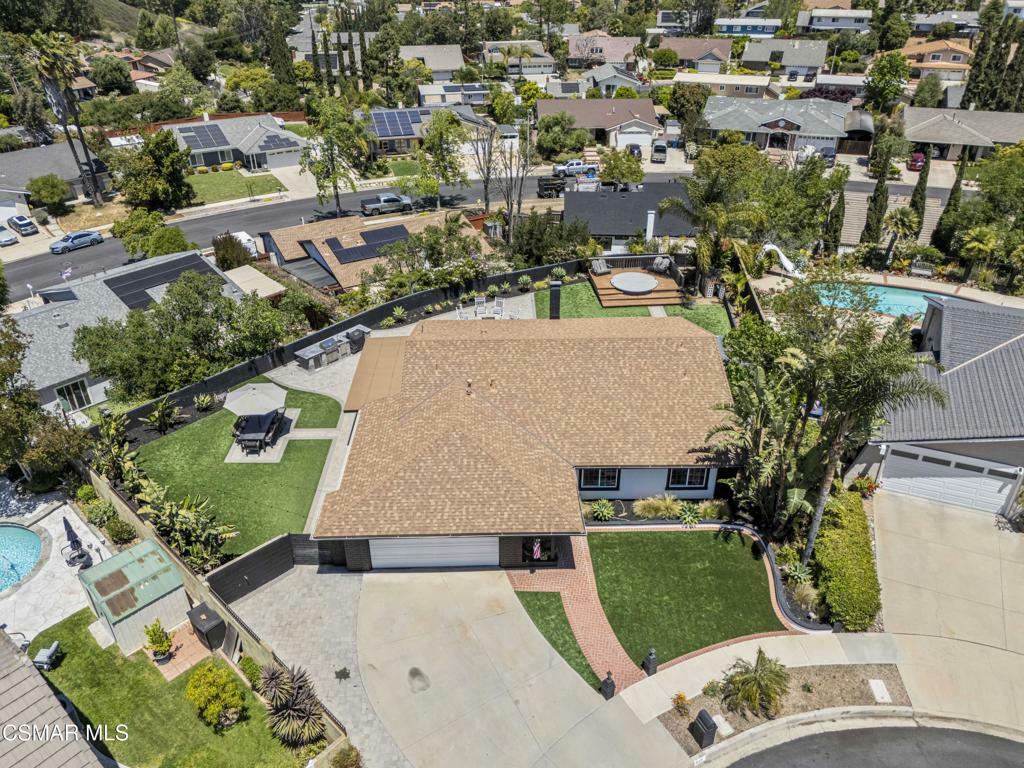 Property Photo:  915 W Marcello Avenue  CA 91320 