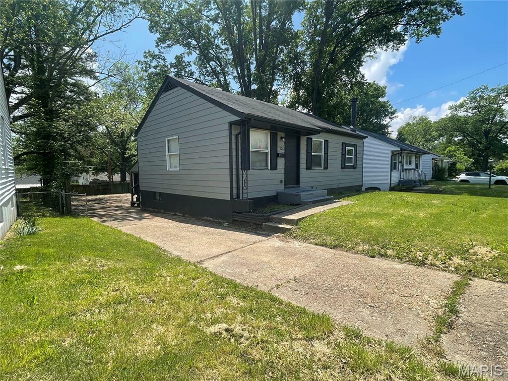 Property Photo: 228 Cameron Road MO 63137