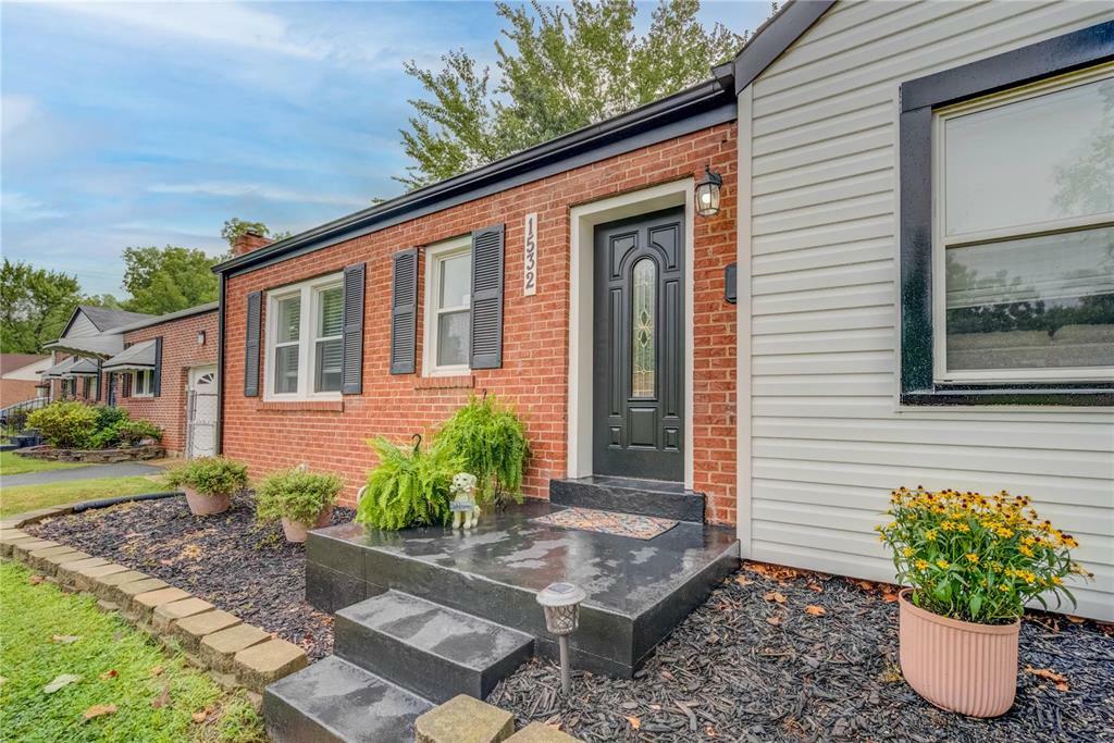Property Photo: 1532 Eastmont Place MO 63130