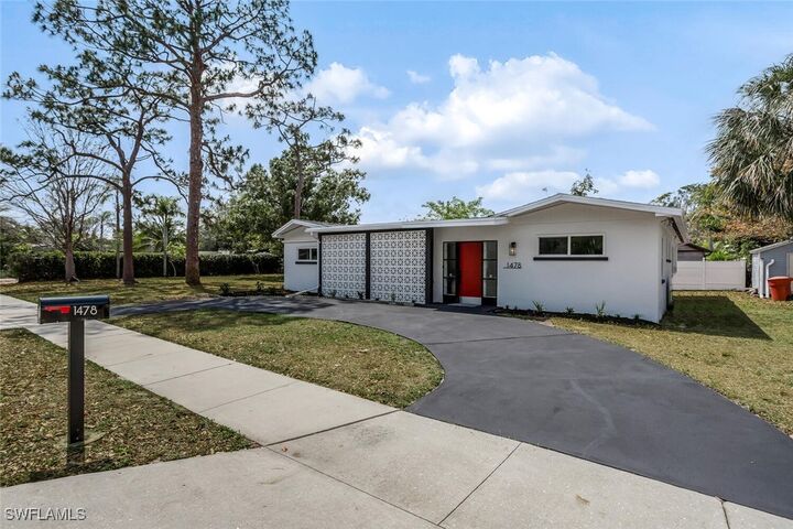Property Photo:  1478 Cordova Avenue  FL 33901 