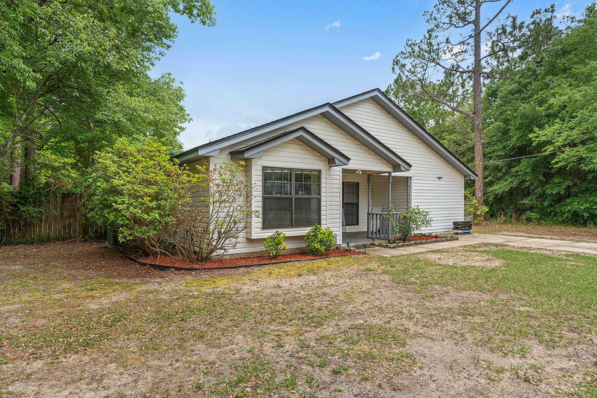 Property Photo: 426 Brown Place FL 32539