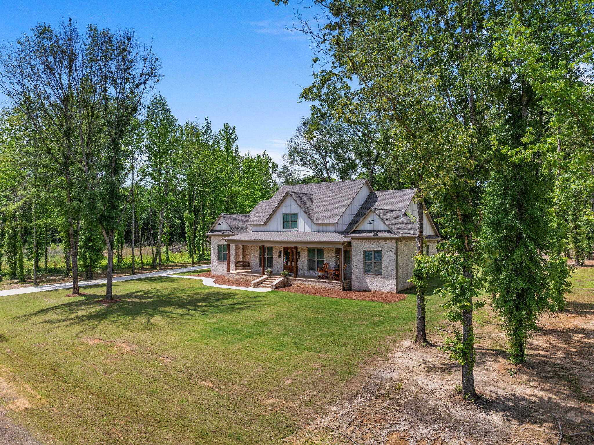 Property Photo: 142 Ridge Oak Lane MS 38866