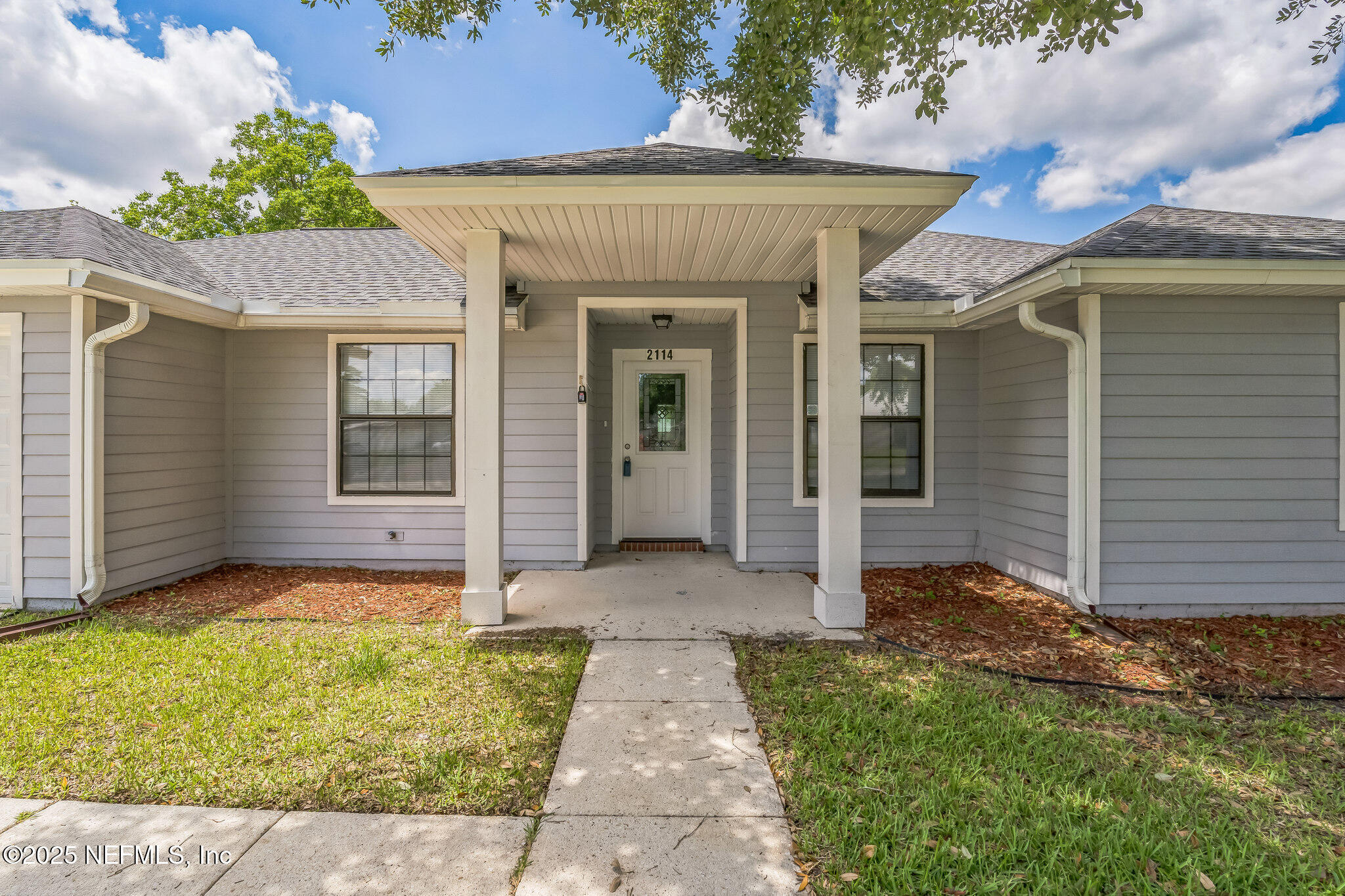 Property Photo: 2114 Sahara Place FL 32068