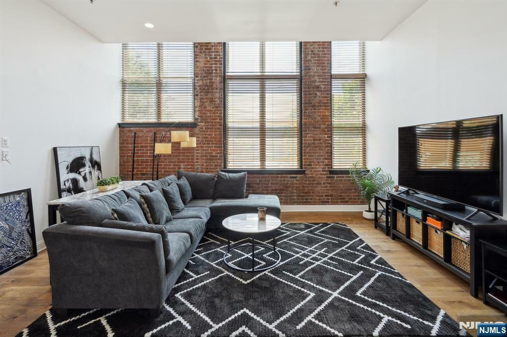 Property Photo:  262 Main Street 201  NJ 07424 
