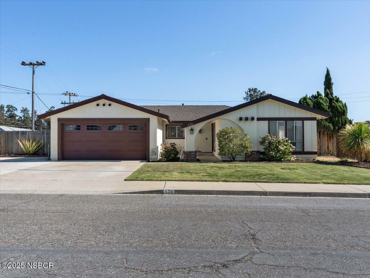 Property Photo: 650 Dale Way CA 93455
