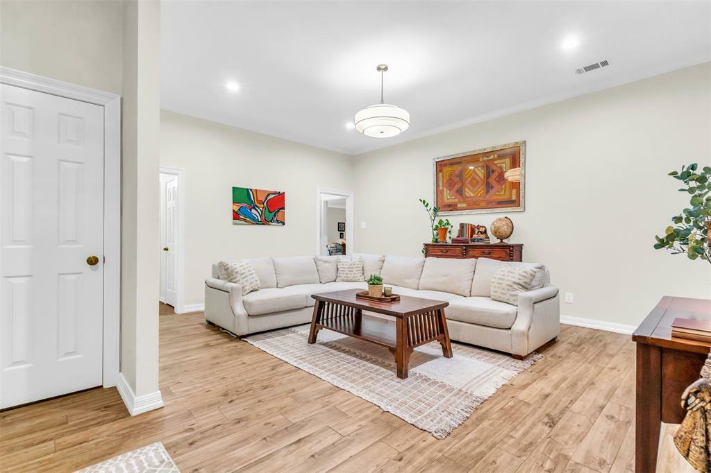 Property Photo: 2902 Milford Avenue TX 75044