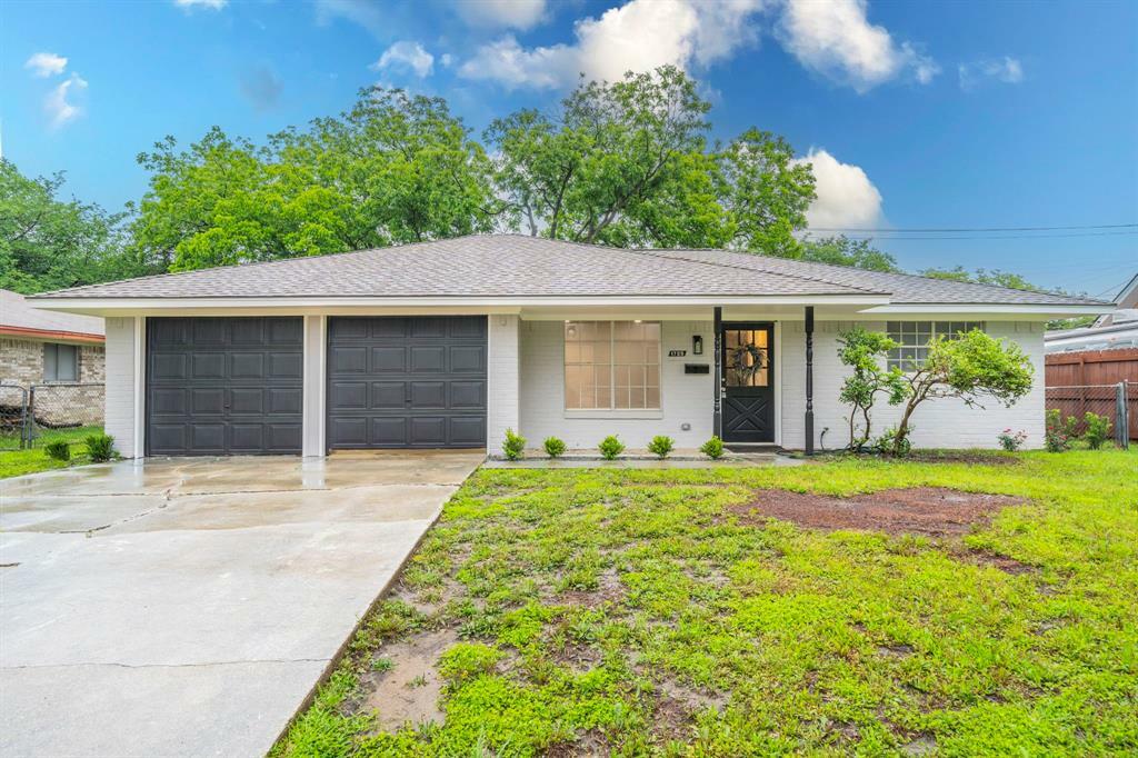 Property Photo: 1725 Camara Court TX 75051