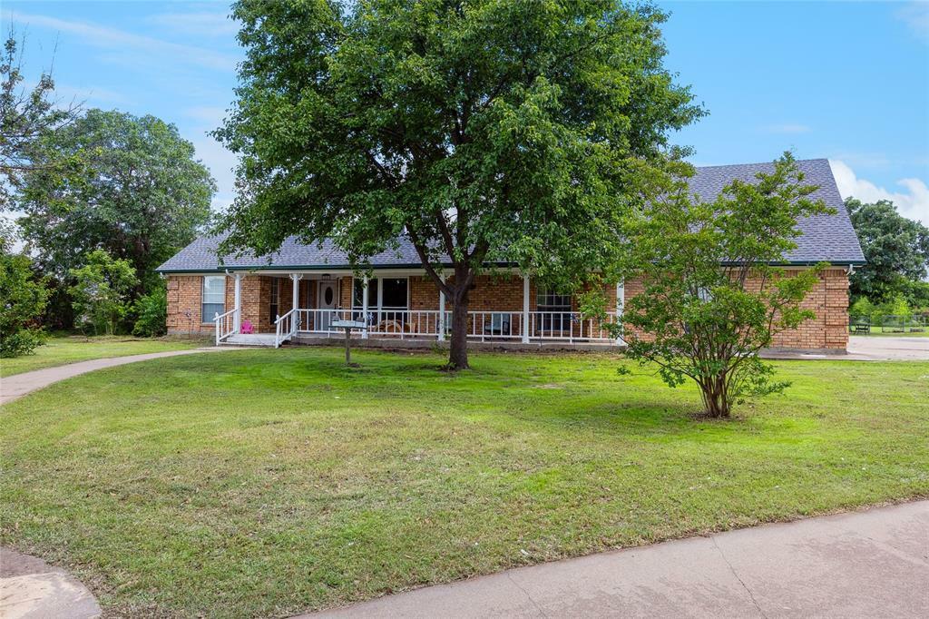 Property Photo: 216 Berry Drive TX 76052