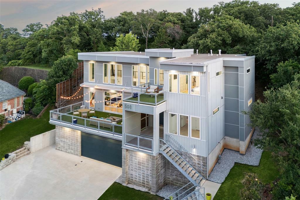 Property Photo: 508 Holly Court TX 76248