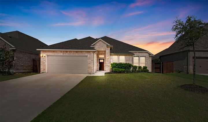 Property Photo:  2033 Eagle Boulevard  TX 76052 