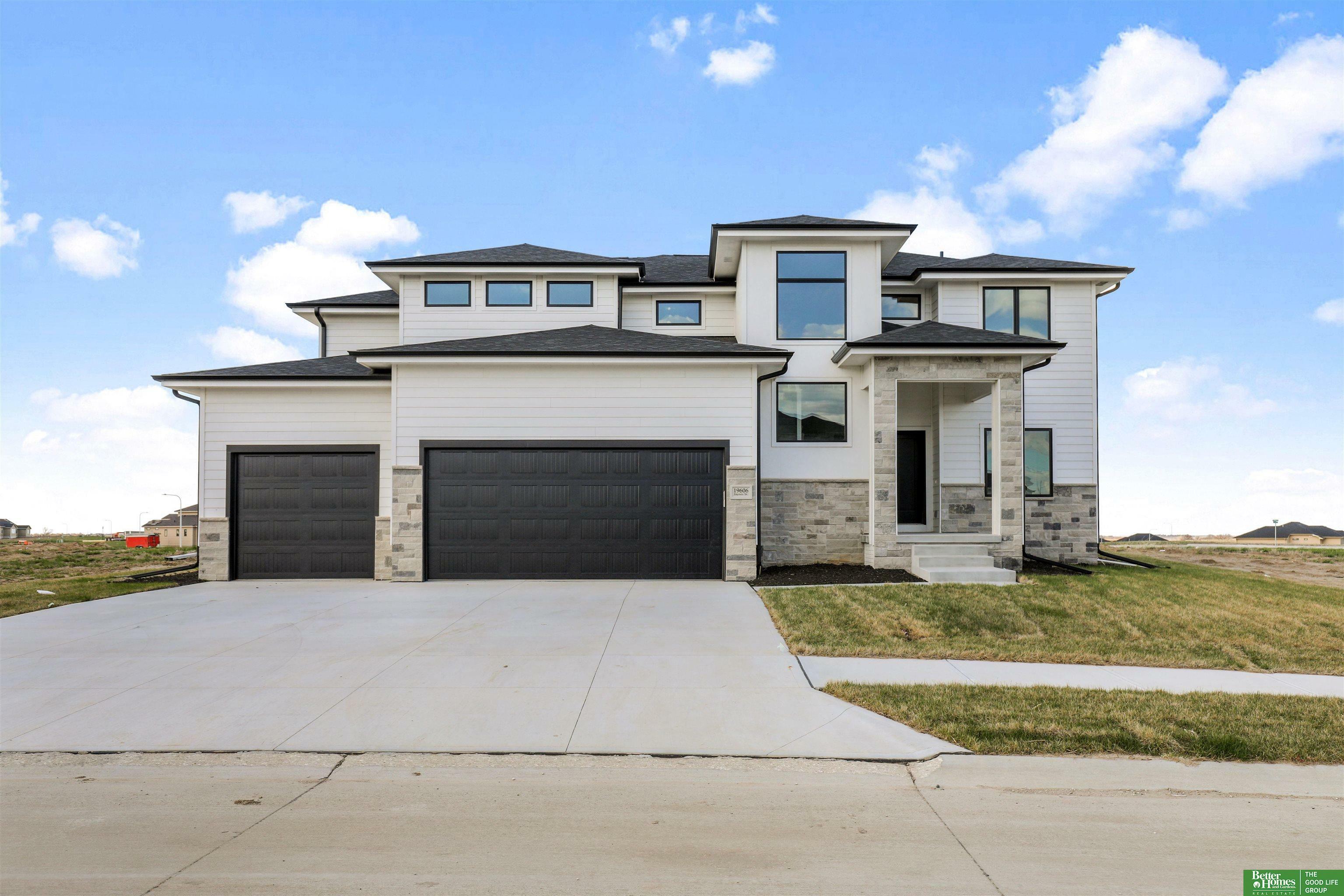 Property Photo: 19606 Jaynes Street NE 68022