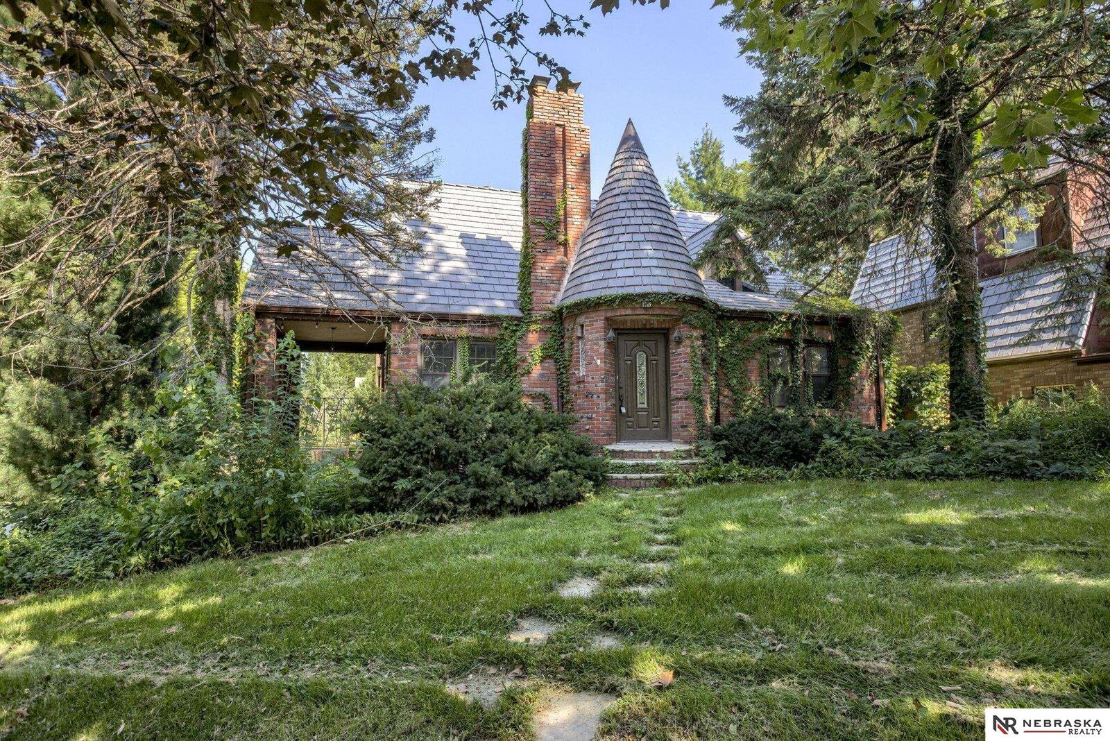 Property Photo:  1519 N Happy Hollow Boulevard  NE 68104 