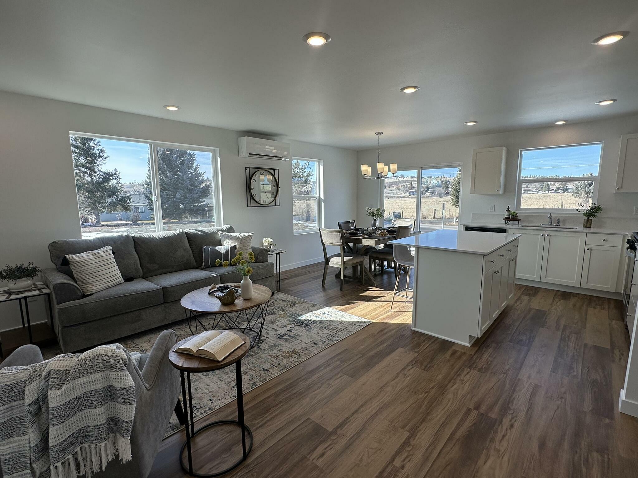 Property Photo: 129 Rickenbacker Road OR 97741