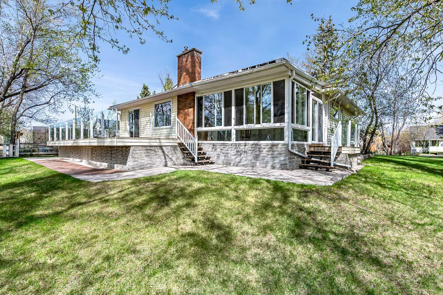 Property Photo:  2 Elm Avenue E  AB T1S 1K6 