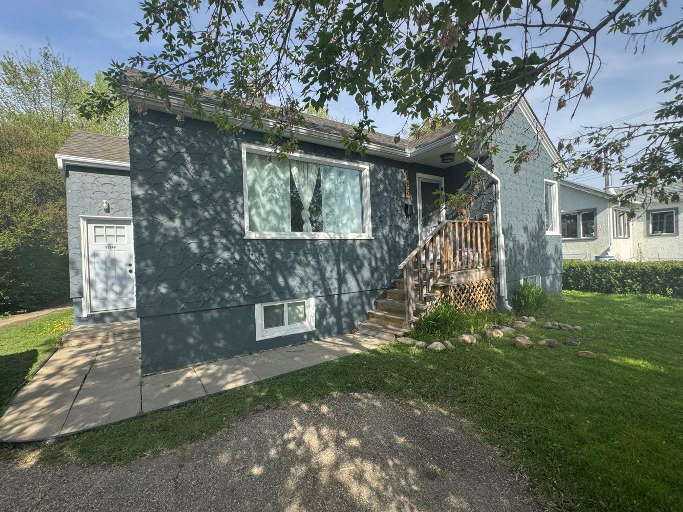 Photo de la propriété: 5254 50 Street AB T4L 1H7