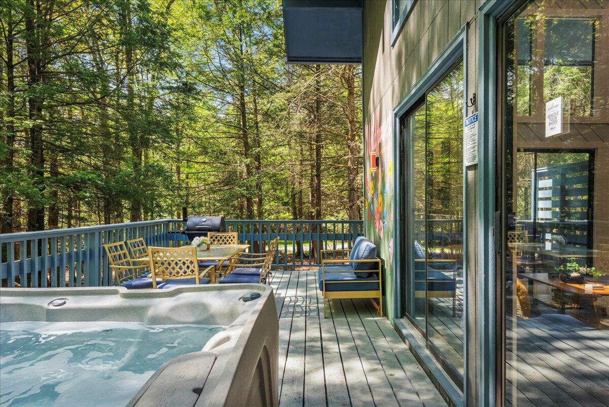 Property Photo: 161 Sir Bradford Road PA 18347