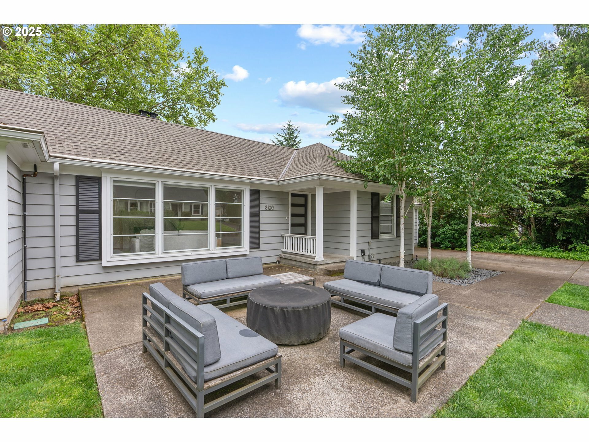 Property Photo: 8120 SW Maple Dr OR 97225