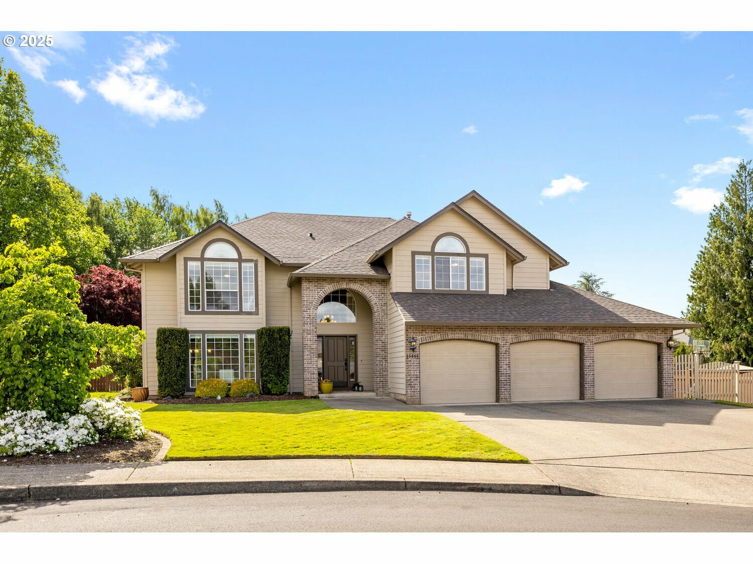 Property Photo: 13606 NW 45th Ct WA 98685