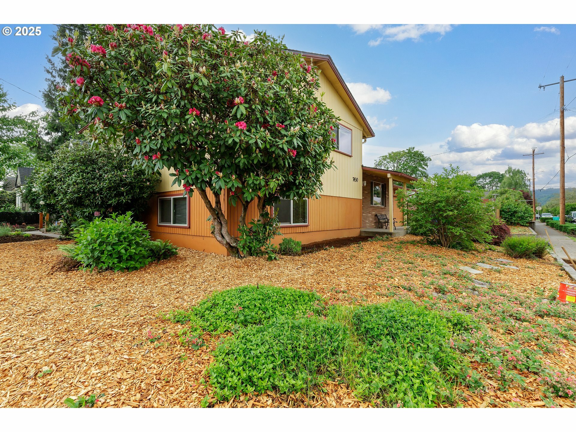 Property Photo: 7430 N Burr Ave OR 97203