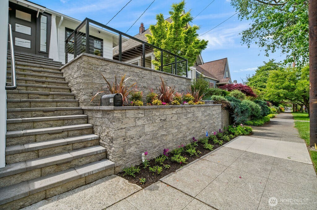 Property Photo: 147 NE 52nd Street WA 98105