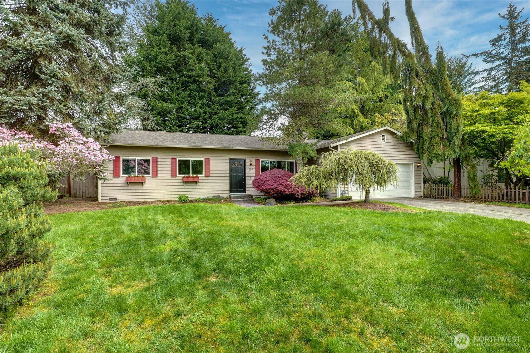 Property Photo: 707 Harvest Road WA 98012