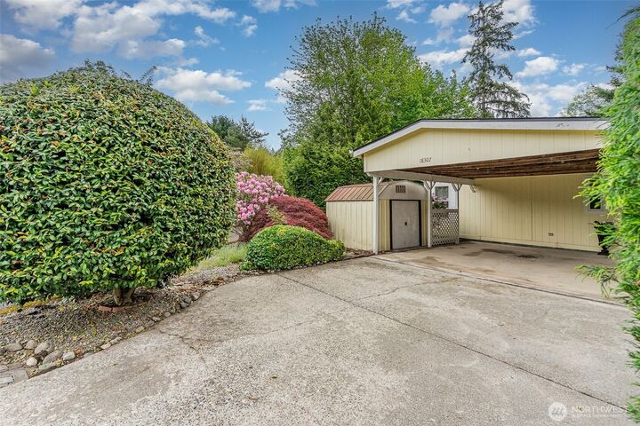 Property Photo: 18307 SE 263rd Place WA 98042