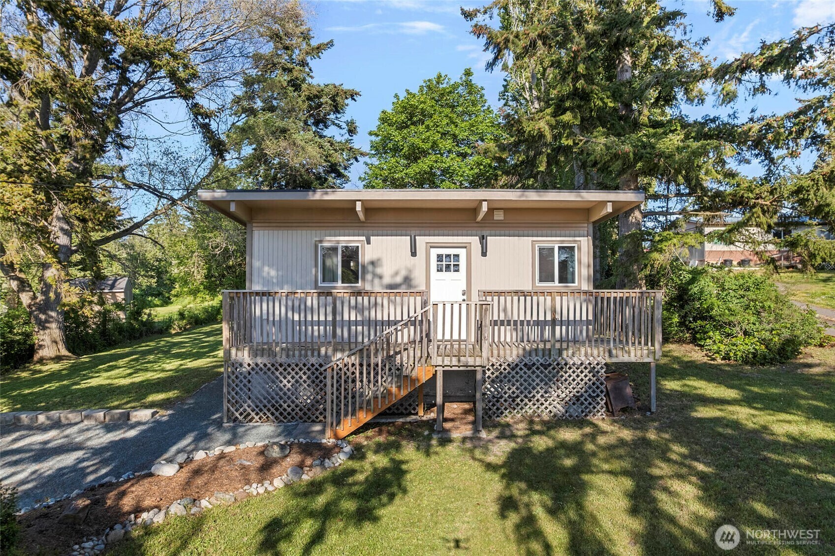 Property Photo:  1008  Shawn Avenue  WA 98277 