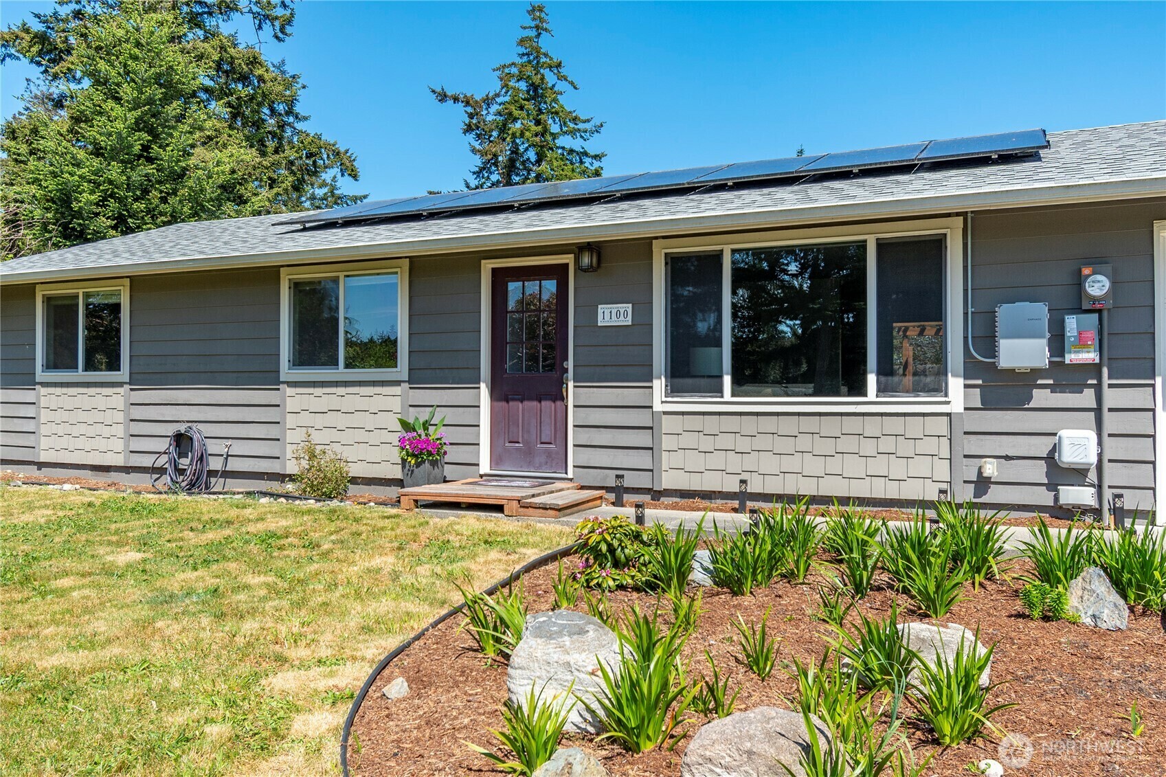 Property Photo:  1100  Greenwood Street  WA 98277 