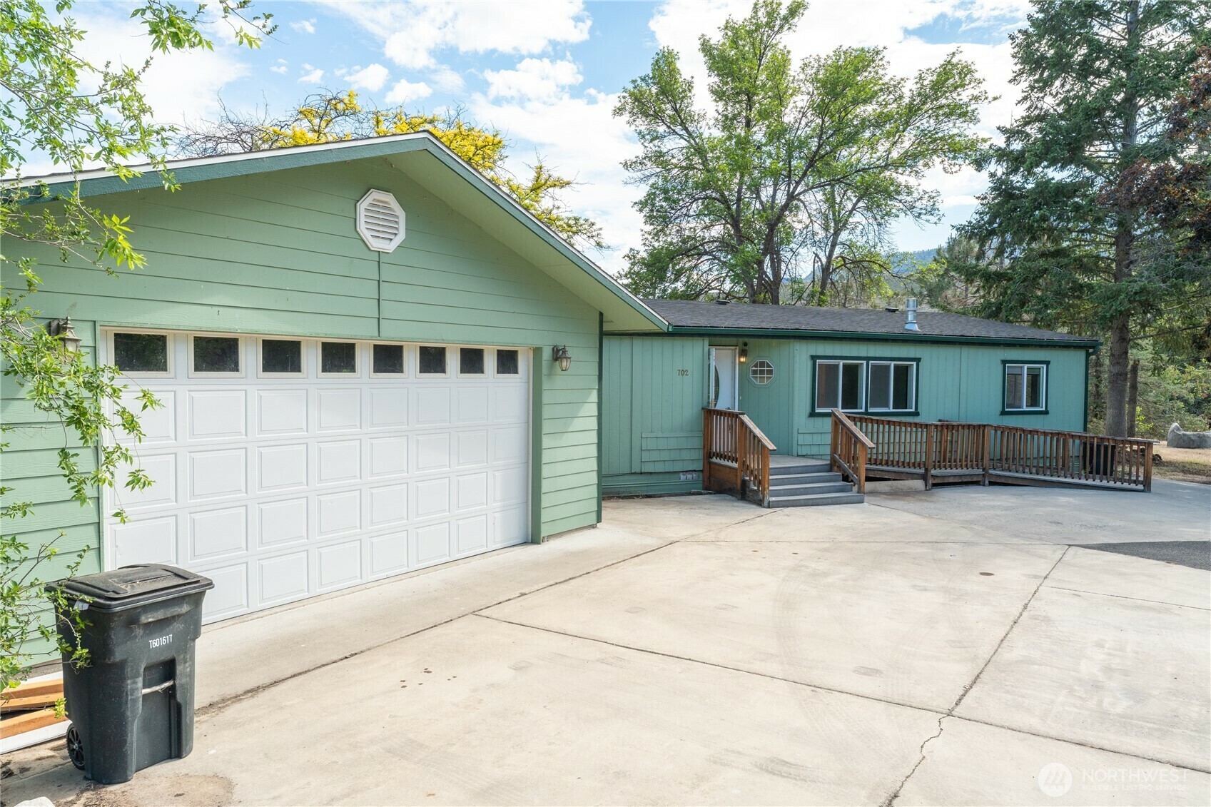 Property Photo: 702 Mc Alvey Drive WA 98846