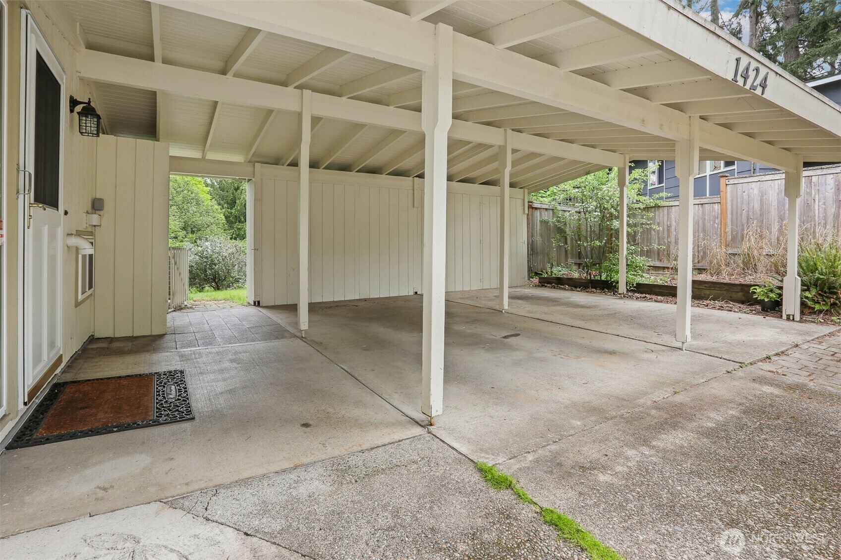 Property Photo: 1424 150th Avenue SE WA 98007