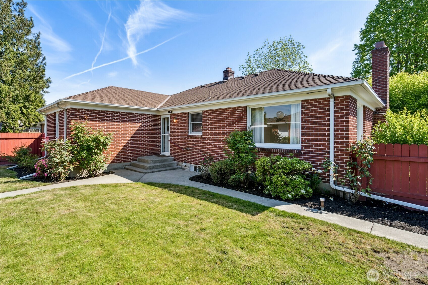 Property Photo: 401 Pike Street NE WA 98002