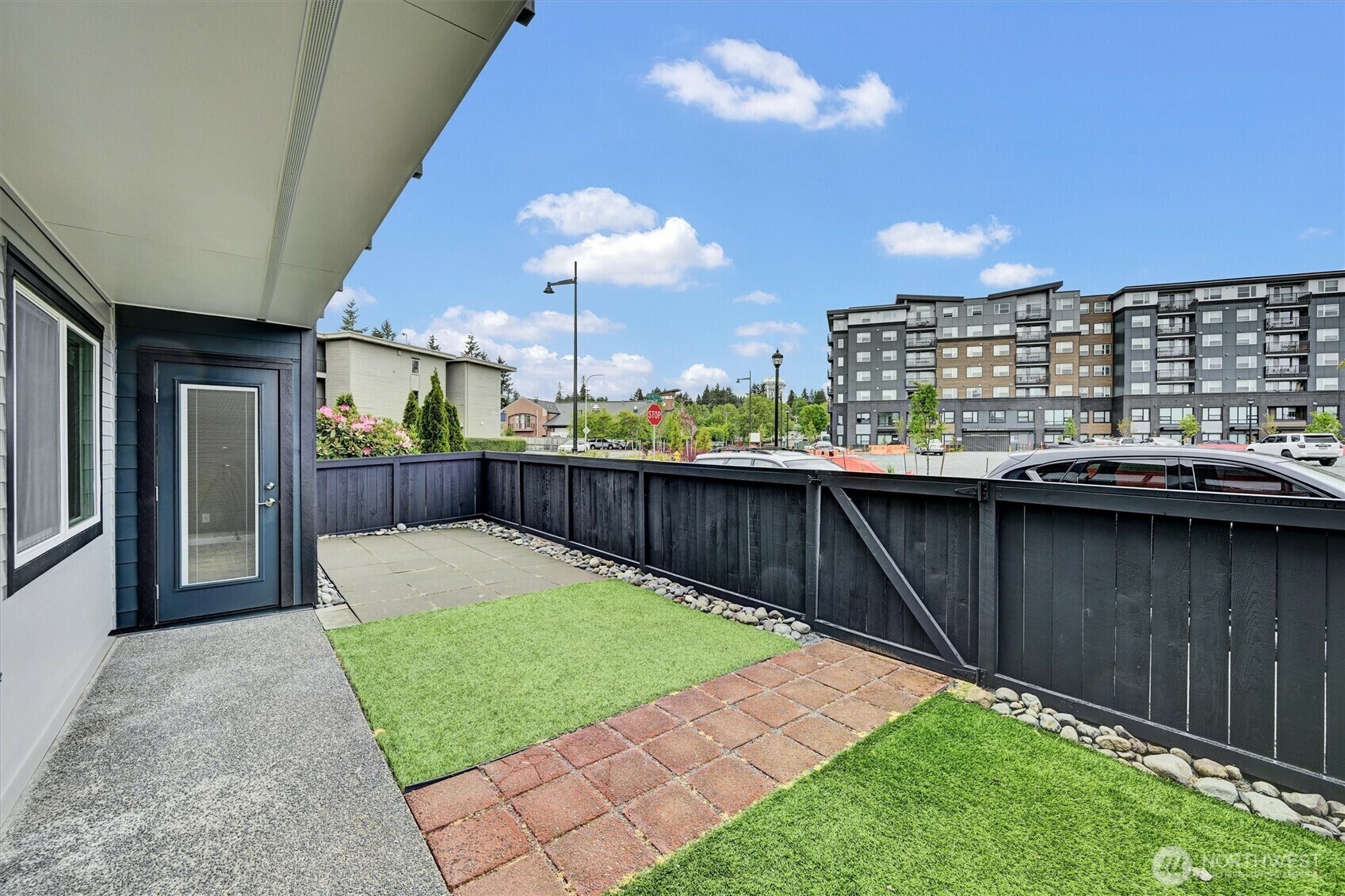 Property Photo: 1175 Harrington Place NE 101 WA 98056