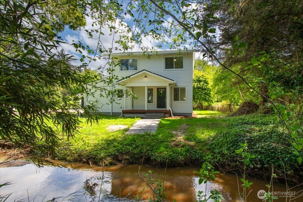 Property Photo: 1405 33rd Street WA 98644
