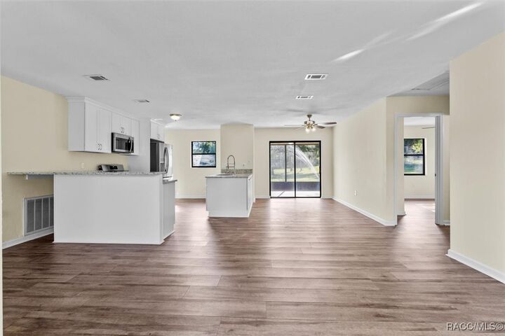 Property Photo: 10655 N Party Avenue FL 34433