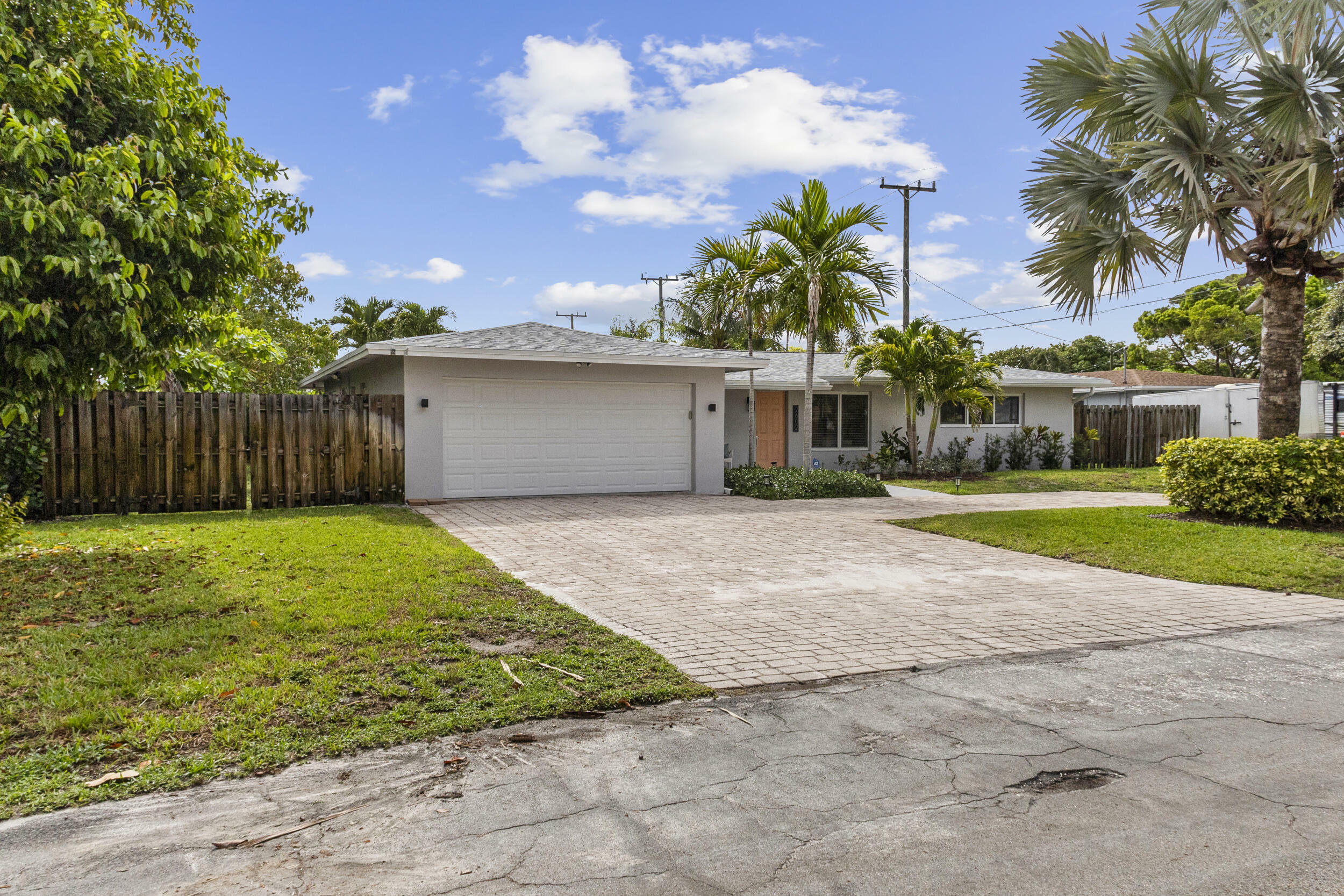 Property Photo:  2602 SW 8th Street  FL 33435 