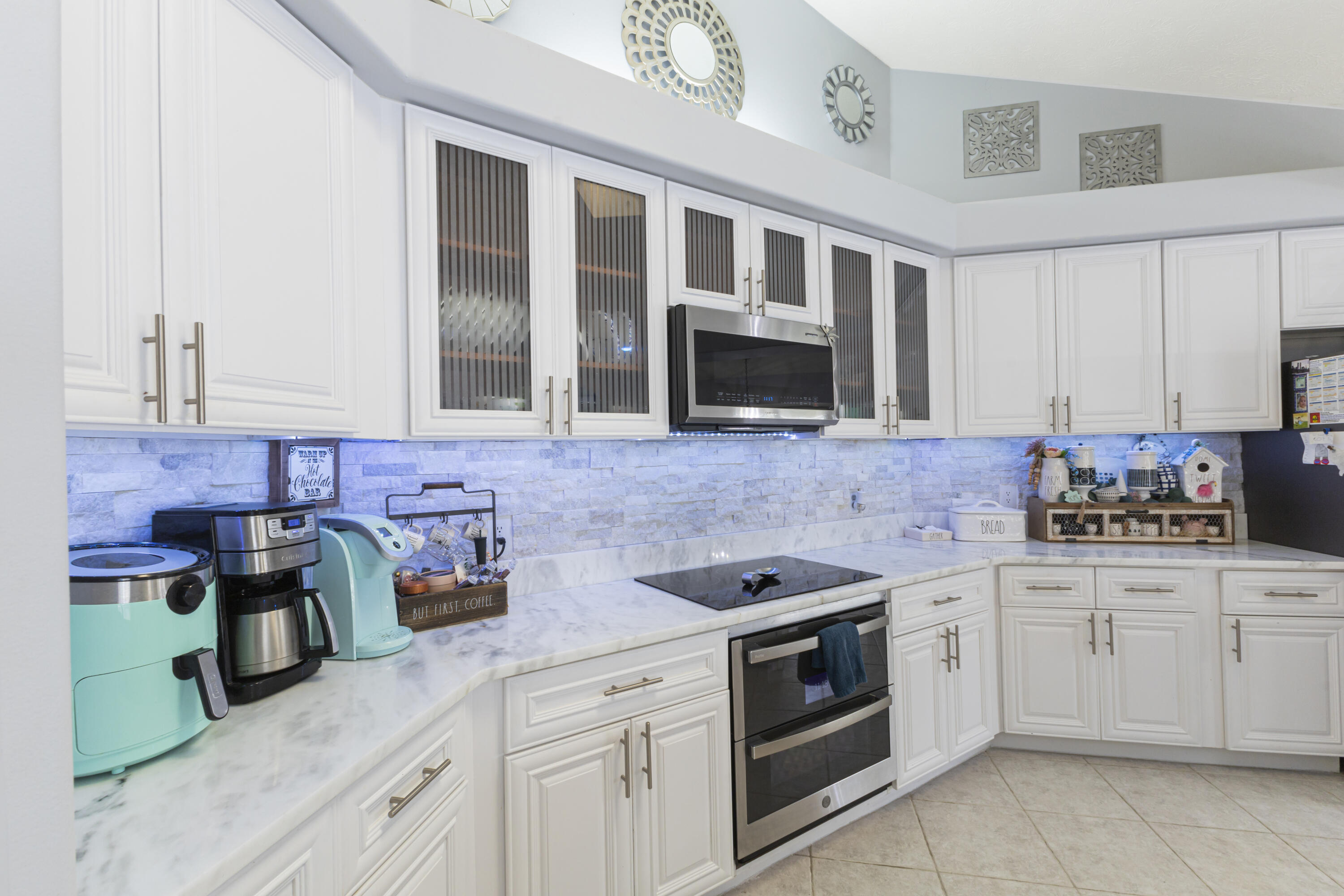 Property Photo: 427 SW Cahoon Court FL 34953