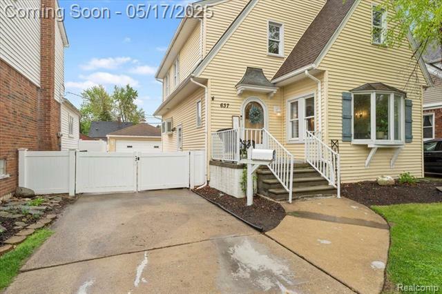 Property Photo: 637 Emmons Boulevard MI 48192