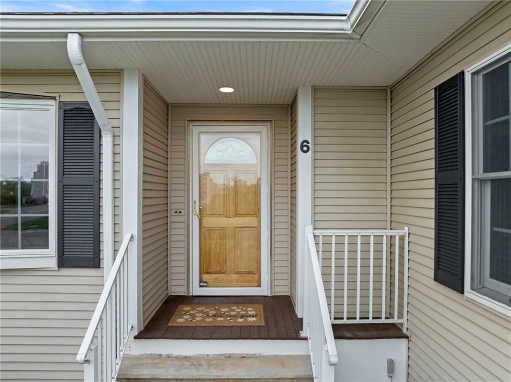 Property Photo:  6 Windward Circle  RI 02882 