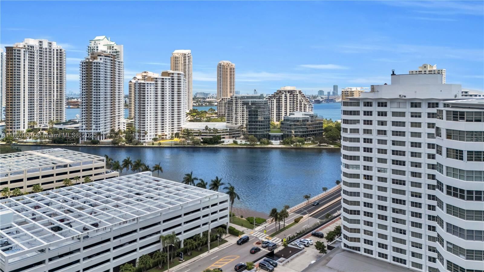 Property Photo:  950 Brickell Bay Dr 1108  FL 33131 