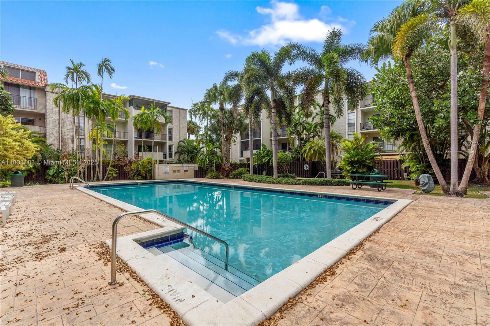 6886 N Kendall Dr D207  Pinecrest FL 33156 photo