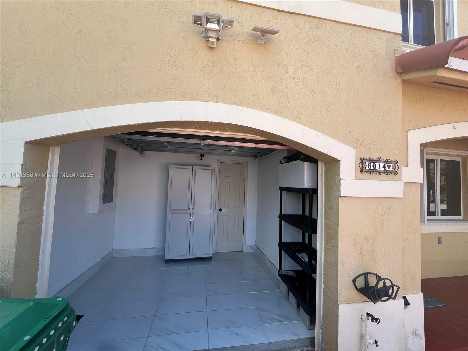 Property Photo: 6014 SW 162nd Pl FL 33193