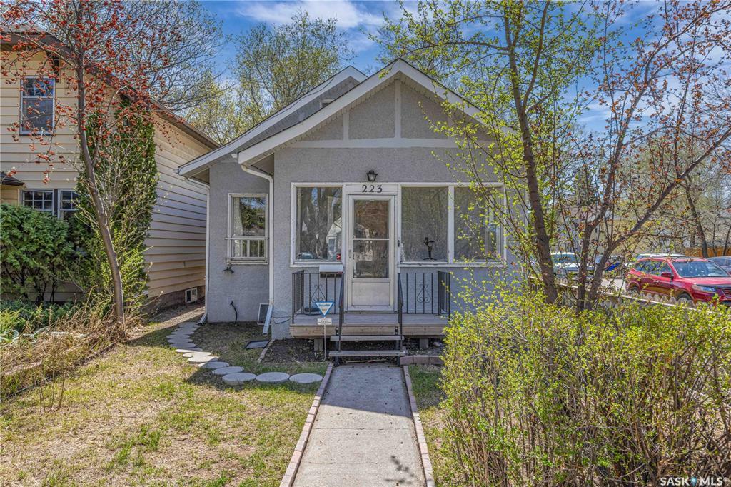 223 31st Street W  Saskatoon SK S7L 0P6 photo