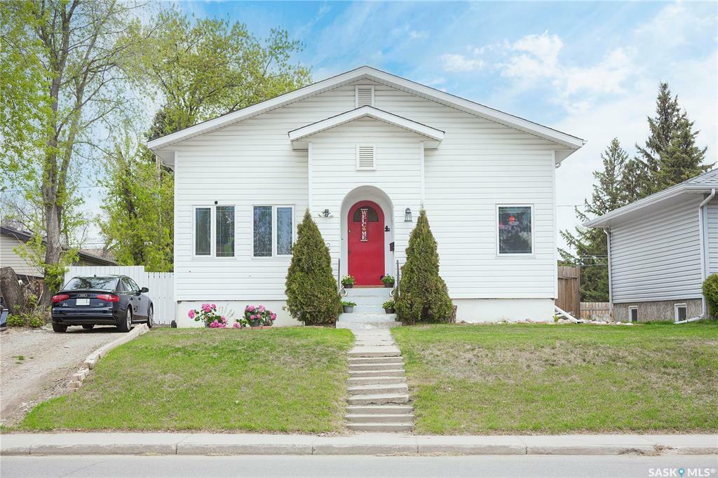 Photo de la propriété: 32 28th Street E SK S6V 1W8